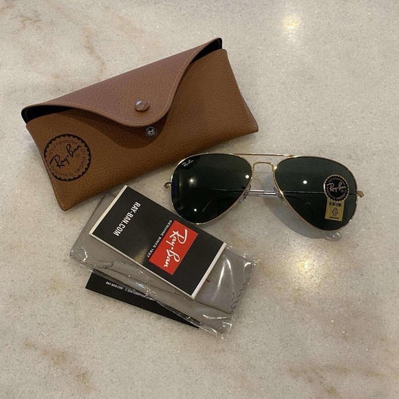 Ray Ban Aviators BRAND NEW Polished Gold Frame Dark Green Lenses G-15 - Picture 1 of 3